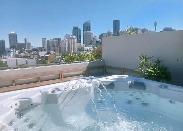 Three Bedroom Penthouse With Private Rooftop Jacuzzi In Surry Hills